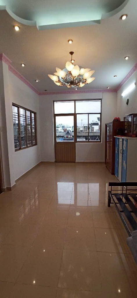 LÔ GÓC – NGAY CHỢ NGUYỄN TRI PHƯƠNG – 5 TẦNG